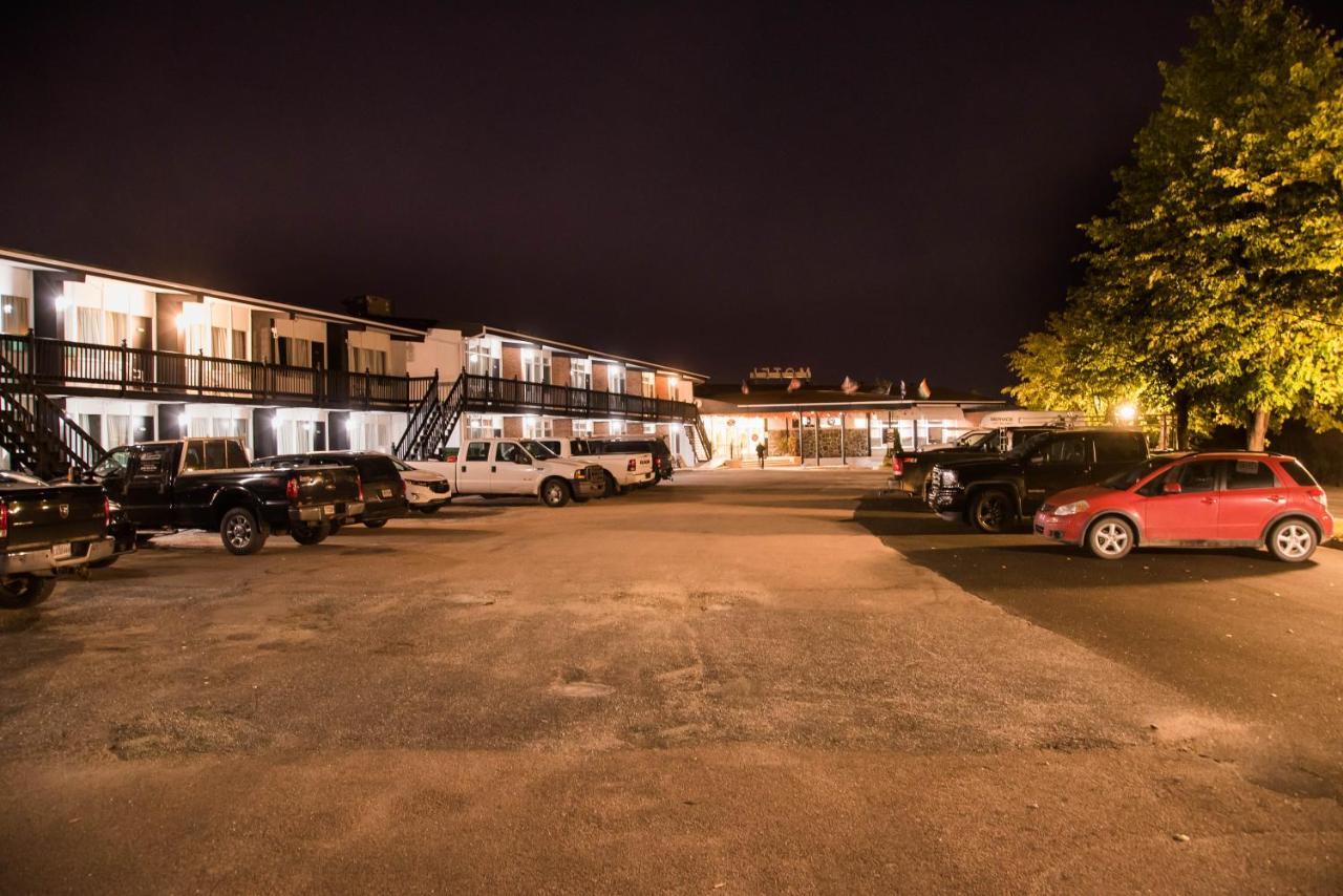 Hotel La Caravelle Baie-Comeau Exterior photo